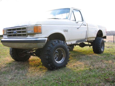 1988 Ford F-150 - Truck rides on 35x16x15 boggers mounted on 15x14 eaton wheels.
