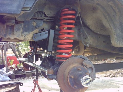 1994 Ford Bronco - Upper tracbar and mount installed (side view).