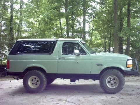 1994 Ford Bronco - Top painted black.