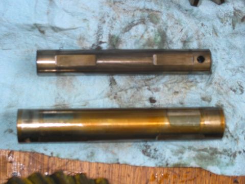 1981 Ford Bronco - The D70 cross shaft is huge compared to a D60 cross shaft.