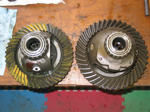 1981 Ford Bronco - I wish I'd had these facing the same way for the comparison. To help put them in perspective, the carrier bearings are the same size (D70U…