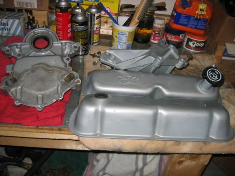 1992 Ford Bronco - Painted the alternator bracket, timing chain cover and valve covers as well.