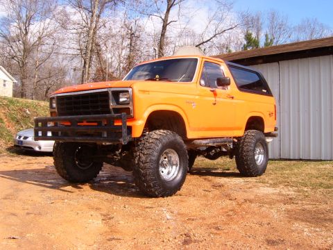 1984 Ford Bronco - 6" LIFT INSTALLED WITH NEW TIRES/WHEELS