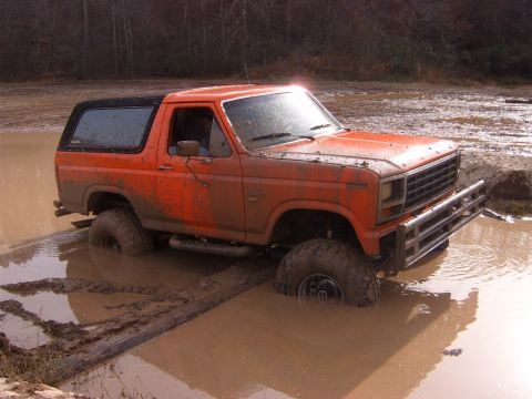 1984 Ford Bronco - STUCK WITH A BROKE REAR RING & PINION