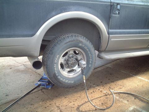2000 Ford Excursion - Ford Excursion LANDYOT radius rod installation. Full install article available at http://www.fordexcursions.com/installs/install_2/index.php
