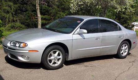 2002 Oldsmobile Aurora - Side View