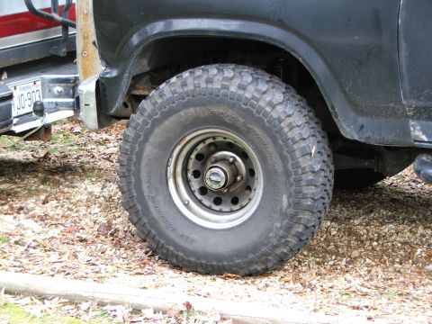 1996 Ford Bronco - front close up w/ the 35's