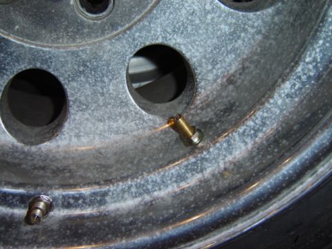 1992 Ford Bronco - Aluminum wheel with two valve stems, showing signs of corrosion. Supermotors.net logo visible.