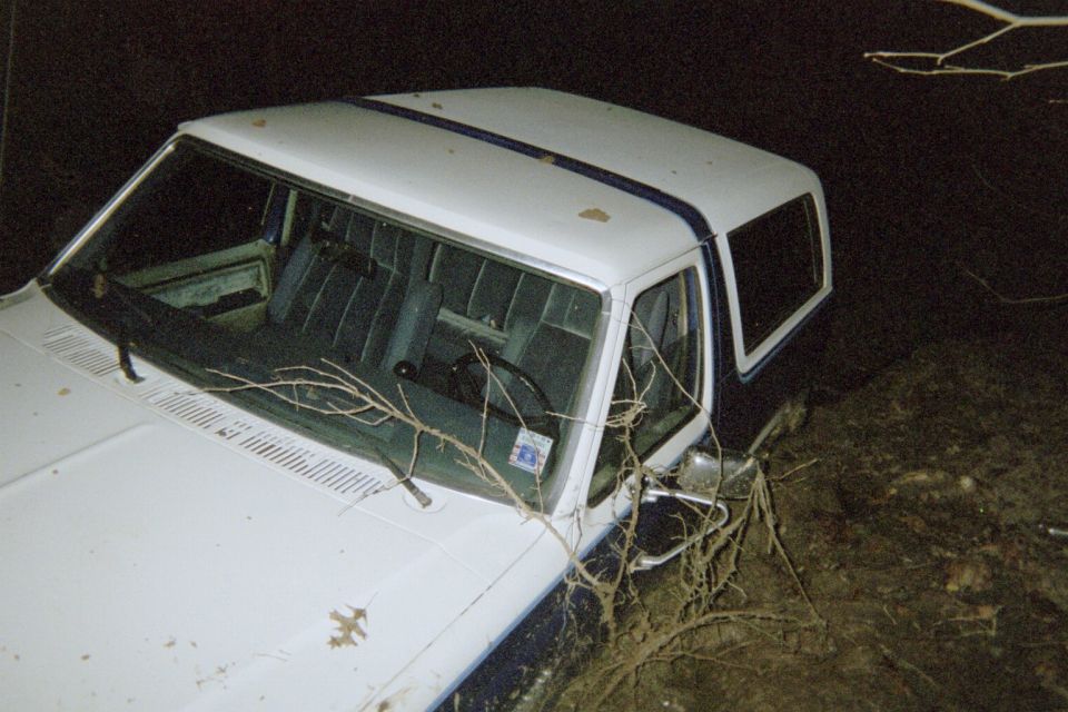 This gives you an idea of how deep it sunk down. The mud was so slick that it just slid sidways into it, with me givin it gas and turnin the other way.....should have took the highline