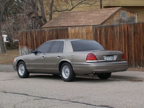 2002 Ford Crown Victoria photo