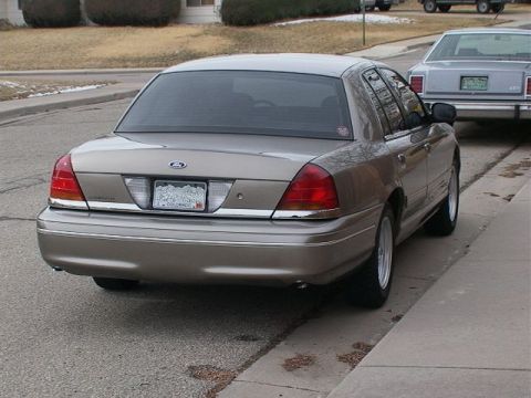 2002 Ford Crown Victoria photo