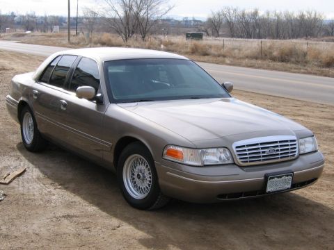 2002 Ford Crown Victoria photo