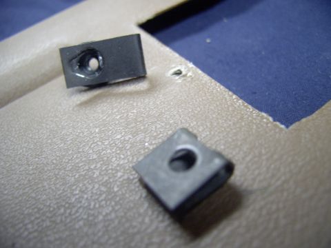 1986 Ford Bronco - I did promise a bolt-on modification so here goes. A slightly larger/longer screw clip is employed on one side only.