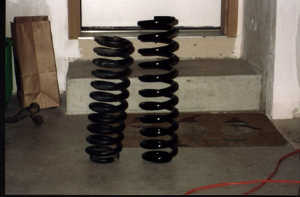 1991 Ford Bronco - Superlift 4" lift coil on left, Superlift 4" lift coil on right