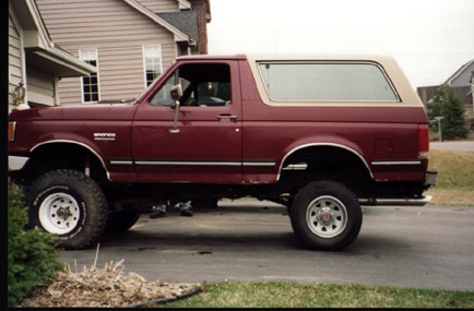 1991 Ford Bronco - All Broncos should roll with 35's on front and 28's out back.