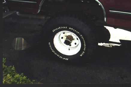 1991 Ford Bronco - Dynatrac shipped this with warn hubs on the rear for some reason.