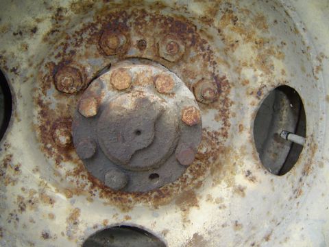 1979 Ford Bronco - Ok...these lugnuts wont move.