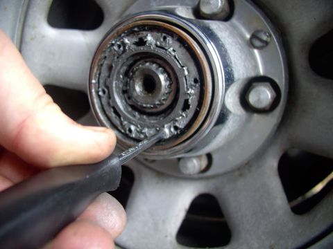 1986 Ford Bronco - Next out comes the philips screw.
