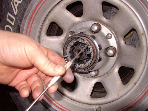 1986 Ford Bronco - Man this pick tool is so useful. I used to play around with small screwdrivers for minutes trying to hook and remove the outer housing reta…