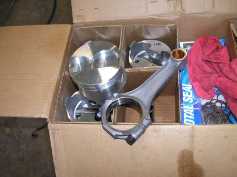 1966 Ford Fairlane - pistons