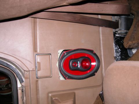 1989 Ford Bronco - 1 of the 4 -700 watt 6x9's