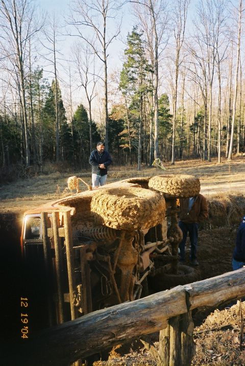 1984 Ford Bronco - My old man and the underside!