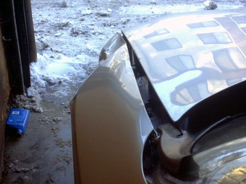 2002 Oldsmobile Aurora - Hood 3