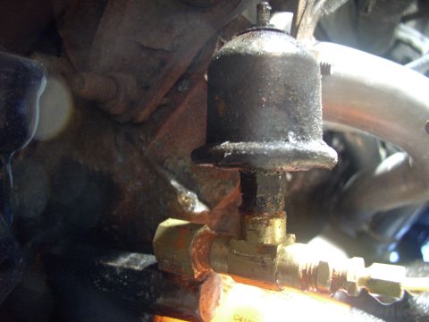 1986 Ford Bronco - Here's good shot of that male into female 90 degree fitting in 1/4" NPT that's screws into the stock six sided pipe/log then into the "T" f…