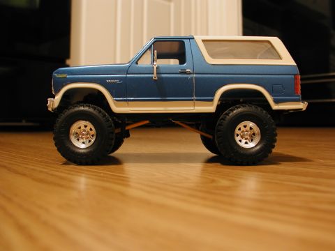 1985 Ford Bronco - A built scale plastic model of a full-size Ford Bronco in metallic blue with a white removable hardtop and white bodyside/wheel-arch trim,…