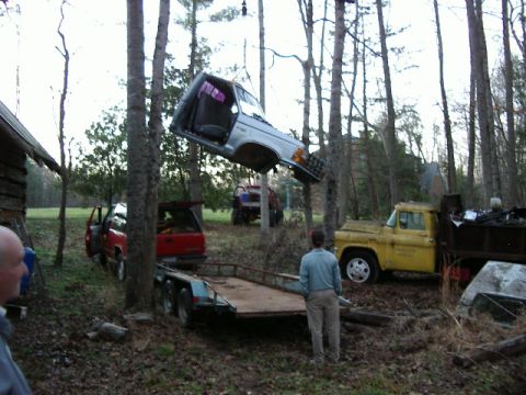 1985 Ford Bronco - Lowering it down onto the trailer
