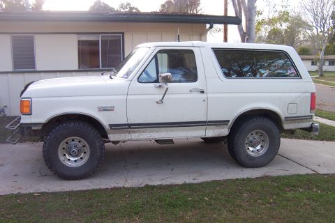 1990 Ford Bronco - 33 x 12.5 15 R on a stock BKO