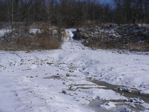 1995 Jeep Cherokee - A 1995 Jeep Cherokee navigates a challenging snowy and icy terrain.