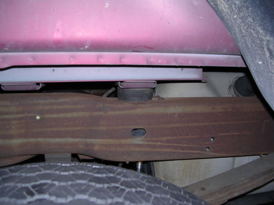 Body lift kit installed between frame and body of a vehicle