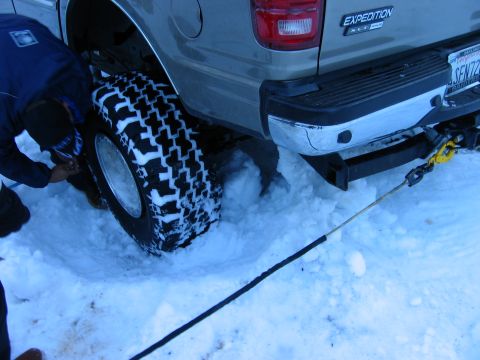 1985 Ford Bronco - after an hour of winching, pushing, resetting beads we got Tonys Expedition out of the way.
