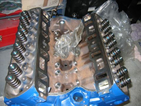 1992 Ford Bronco - Both heads installed. Make sure you follow the torquing sequence on the head bolts. Always start in the middle.