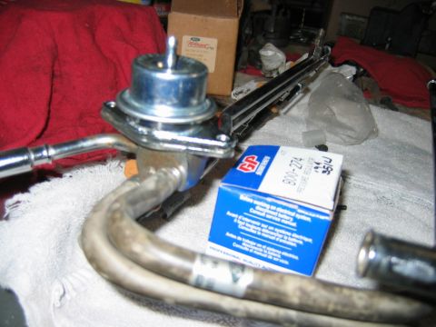 1992 Ford Bronco - New fuel pressure regulator, I'm using the fuel rail from a '94 P/U so the design is different, much easier to access.