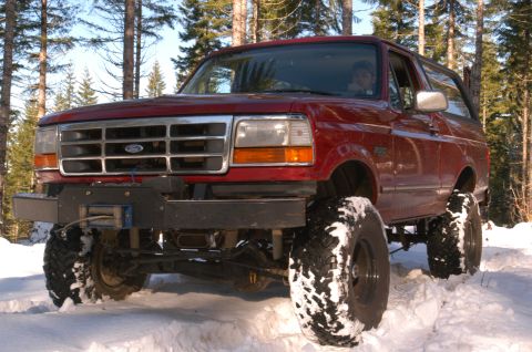 1995 Ford Bronco - snow wheeling poser pic