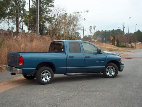 2004 Dodge 1500 - 2004 Dodge 1500 pickup truck seen from the side.