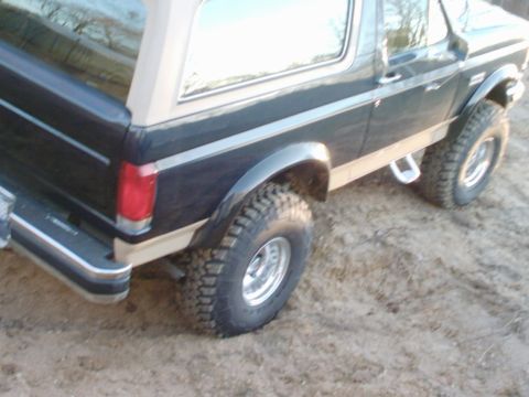 1989 Ford Bronco - This Ford Bronco appears to be from the late 1980s, not 1989.