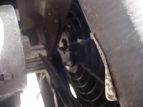 1989 Ford Bronco - FAN MONTED ON RADIATOR IN FRONT OF FLEX FAN.