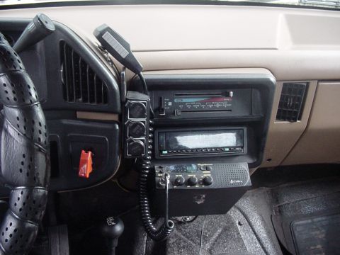 1989 Ford Bronco - Cobra CB, Cheap Jensen imitation Kameleon, Auxiliary power ports, and my fan control switch.