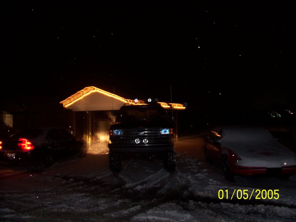 one more of the truck with out the lights on, just farther away