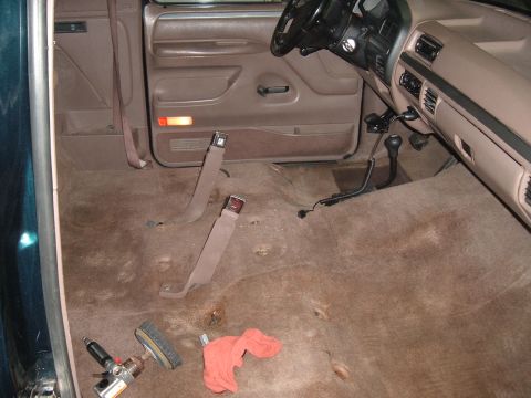 1994 Ford Bronco - seats out just have to shampoo the carpet before putting the seat in