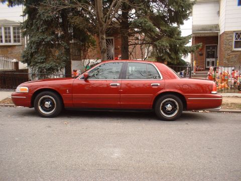 1999 Ford Crown Victoria - Steel Wheels w. Caps and Trim Rings