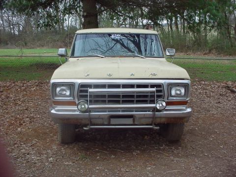 1979 Ford Bronco - Front view of a 1979 Ford Bronco parked outdoors.