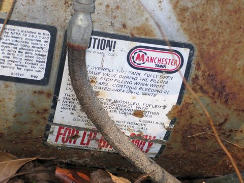 1989 Ford F-150 - Label on a Manchester Tank provides instructions and safety warnings for LP-gas.