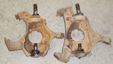 1990 Ford Bronco - The knuckles won't swap because ball joint spacing is different by approx 1/2". Note 8 lug knuckle uses 8 spindle studs; 5 lug knuckle uses…