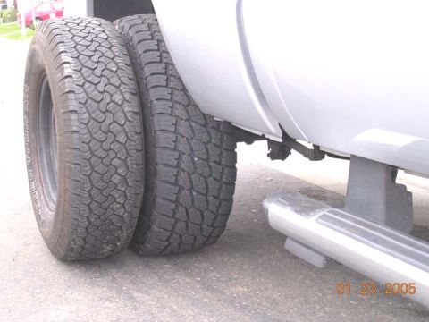 2004 Ford F-250 - compared to old tire. Not a big difference, but the old tire is of course not loaded, but it is mounted on a 7" wheel