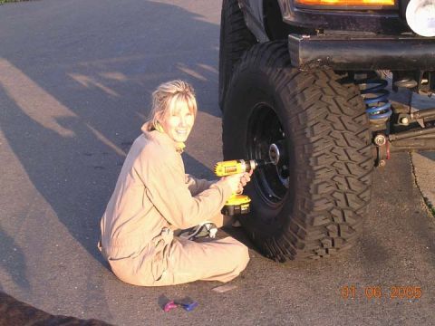1994 Ford Bronco - checking the hubs