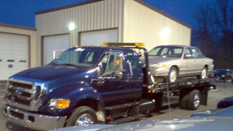 1994 Ford Crown Victoria - My boss bought this (personally) 2 days ago, so he hauled my car away for practise.